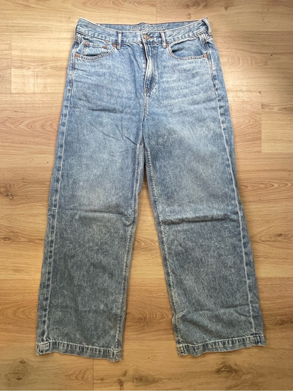 AE acid wash skater Jean